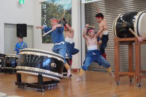 因島村上水軍陣太鼓の演奏の写真