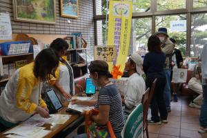 健康チェックを受けている人の写真