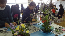 花によって生け方を変えてみよう。